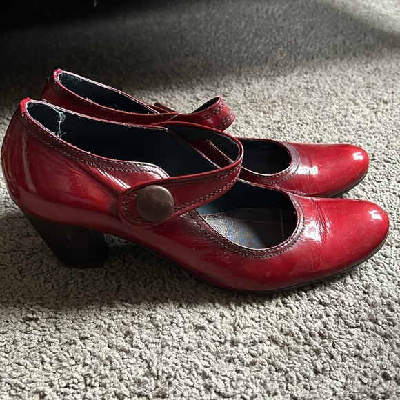 Hispanita size 39 Red, almost ox blood heels - Picture 2 of 4